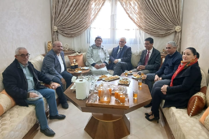 العرائش: الأمين العام لحزب الاستقلال في زيارة عزاء لبيت "العتابي" عضو المجلس الوطني للحزب العرائش: الأمين العام لحزب الاستقلال في زيارة عزاء لبيت "العتابي" عضو المجلس الوطني للحزب