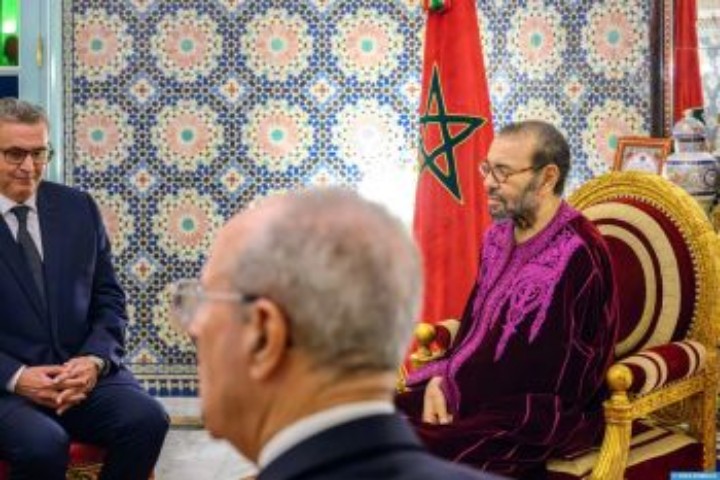 جلالة الملك يعقد بالقصر الملكي بالدار البيضاء جلسة عمل لمراجعة مدونة الأسرة جلالة الملك يعقد بالقصر الملكي بالدار البيضاء جلسة عمل لمراجعة مدونة الأسرة