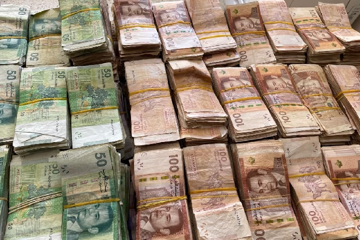 وسائل إعلام تتداول عملية إيداع 14 مليار سنتيم في بنك قبيل انتهاء مهلة "المسامحة" ومصادر بنكية تنفي وسائل إعلام تتداول عملية إيداع 14 مليار سنتيم في بنك قبيل انتهاء مهلة "المسامحة" ومصادر بنكية تنفي