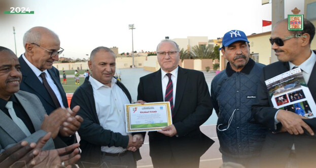 محمد رشيد يشيد بدور جماعة العيون والوفد الإعلامي ينبهر ببنياتها التحتية محمد رشيد يشيد بدور جماعة العيون والوفد الإعلامي ينبهر ببنياتها التحتية