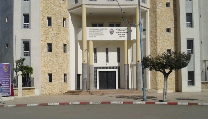 تطوان/القصر الكبير: توقيف أب وابنه للاشتباه في النصب بوعود توظيف وهمية في الشرطة والسلطة. تطوان/القصر الكبير: توقيف أب وابنه للاشتباه في النصب بوعود توظيف وهمية في الشرطة والسلطة.