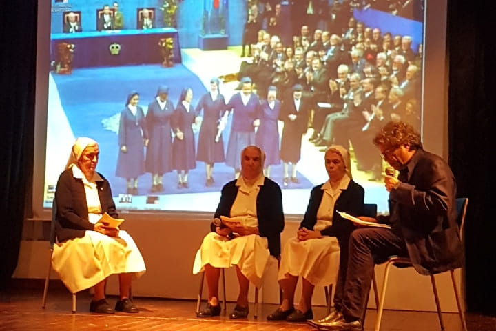 الحسيمة تودع الراهبات المعالجات اللائي خدمن الإنسانية الحسيمة تودع الراهبات المعالجات اللائي خدمن الإنسانية