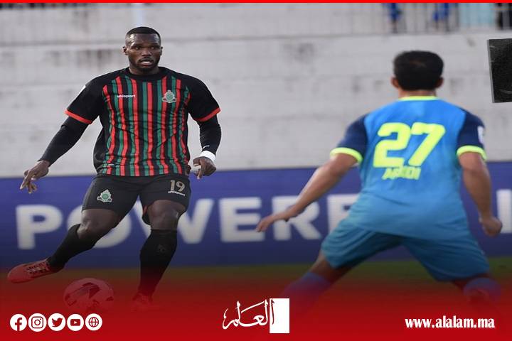 الدفاع الجديدي يحتج بشدة على التحكيم أمام الجيش الدفاع الجديدي يحتج بشدة على التحكيم أمام الجيش