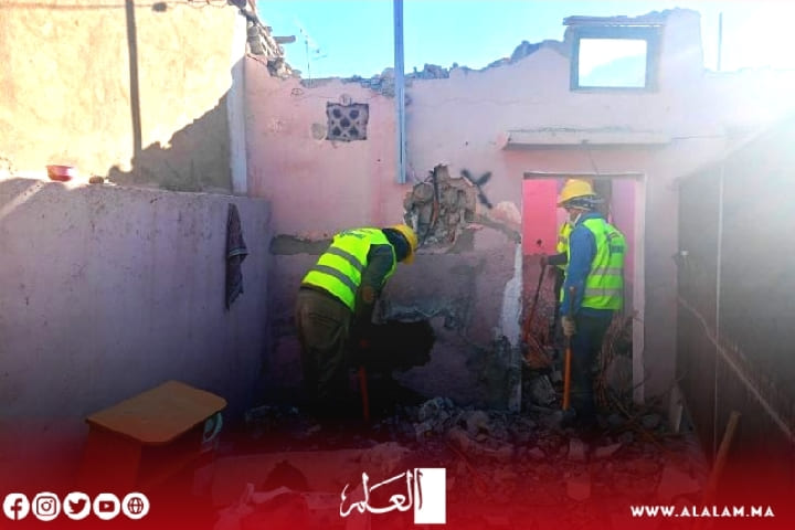 مراكش.. السلطات تشرع في هدم براريك دوار "الأكراد بين القشالي" مراكش.. السلطات تشرع في هدم براريك دوار "الأكراد بين القشالي"