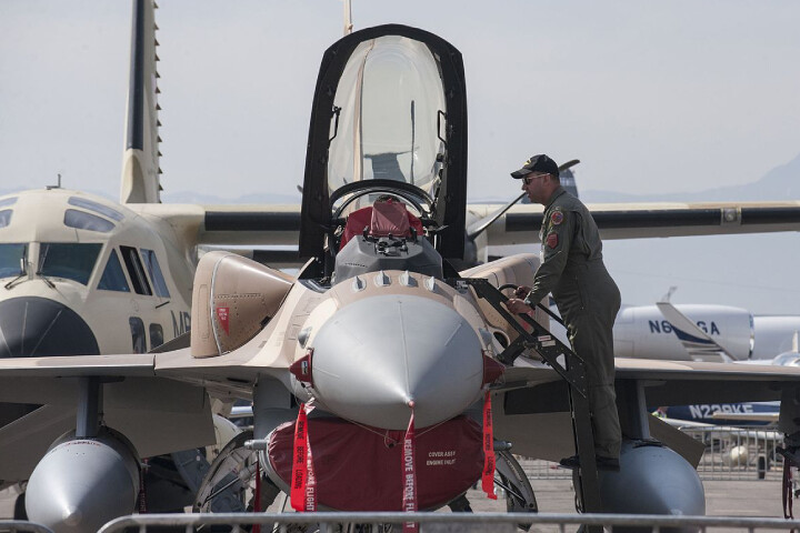 مناورات "شرقي 2025" بين المغرب وفرنسا تؤجج غضب الجزائر مناورات "شرقي 2025" بين المغرب وفرنسا تؤجج غضب الجزائر