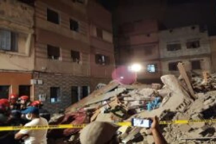 انهيار منزل بحي العكاري يخلّف حالة من الهلع ووفاة سيدة انهيار منزل بحي العكاري يخلّف حالة من الهلع ووفاة سيدة