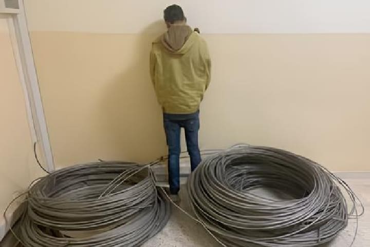 توقيف سارق الأسلاك النحاسية الخاصة بشركات الاتصالات بأكادير توقيف سارق الأسلاك النحاسية الخاصة بشركات الاتصالات بأكادير