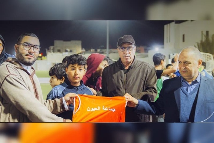جماعة العيون توزع ألبسة رياضية على ألف طفل مستفيد من برنامج الرياضة للجميع لدعم الحصص التدريبية في كرة القدم جماعة العيون توزع ألبسة رياضية على ألف طفل مستفيد من برنامج الرياضة للجميع لدعم الحصص التدريبية في كرة القدم