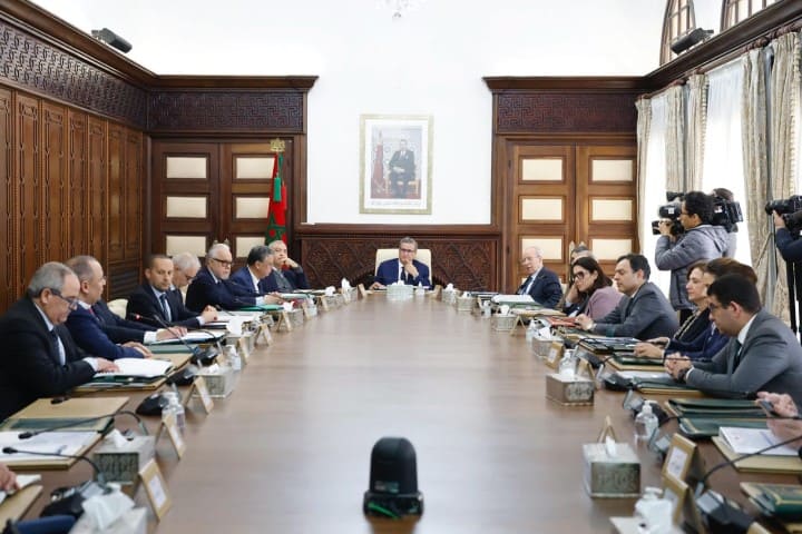 المصادقة على مشروع مرسوم يتعلق بالوقاية الصحية لتربية الطيور الداجنة ومراقبة إنتاجها المصادقة على مشروع مرسوم يتعلق بالوقاية الصحية لتربية الطيور الداجنة ومراقبة إنتاجها