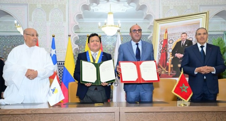 توقيع إعلان مشترك بين مجلس المستشارين والبرلمان الأنديني بالعيون توقيع إعلان مشترك بين مجلس المستشارين والبرلمان الأنديني بالعيون