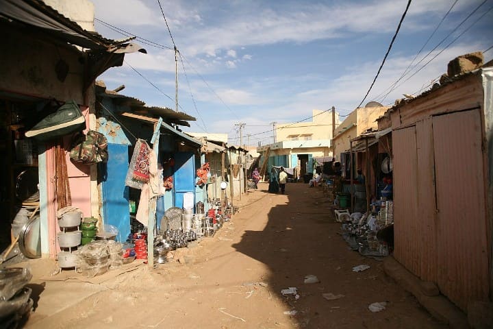 دفن جثمان مسيحي في مقبرة المسلمين يطيح بوالي موريتاني وجهازه دفن جثمان مسيحي في مقبرة المسلمين يطيح بوالي موريتاني وجهازه