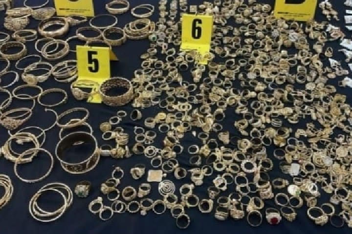 تفكيك عصابة متورطة في سرقة محل مجوهرات بطنجة واسترجاع 10 كيلوغرامات من الذهب تفكيك عصابة متورطة في سرقة محل مجوهرات بطنجة واسترجاع 10 كيلوغرامات من الذهب