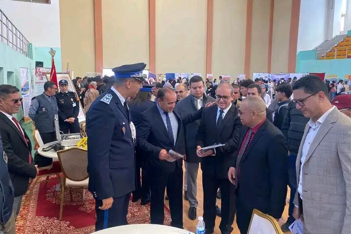 إقبال كبير على رواق معهد الأمن الوطني بالملتقى الاعلامي والتوجيه إقبال كبير على رواق معهد الأمن الوطني بالملتقى الاعلامي والتوجيه