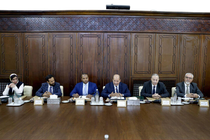 المركزيات النقابية تؤكد على ضرورة الاستجابة لمطالبها المختلفة بالقطاعين العام والخاص المركزيات النقابية تؤكد على ضرورة الاستجابة لمطالبها المختلفة بالقطاعين العام والخاص