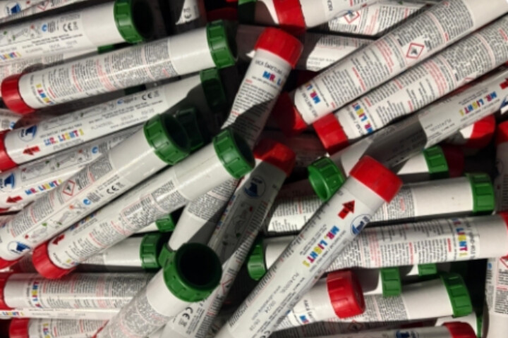 إحباط محاولة تهريب كمية كبيرة من المفرقعات والشهب النارية بميناء طنجة إحباط محاولة تهريب كمية كبيرة من المفرقعات والشهب النارية بميناء طنجة