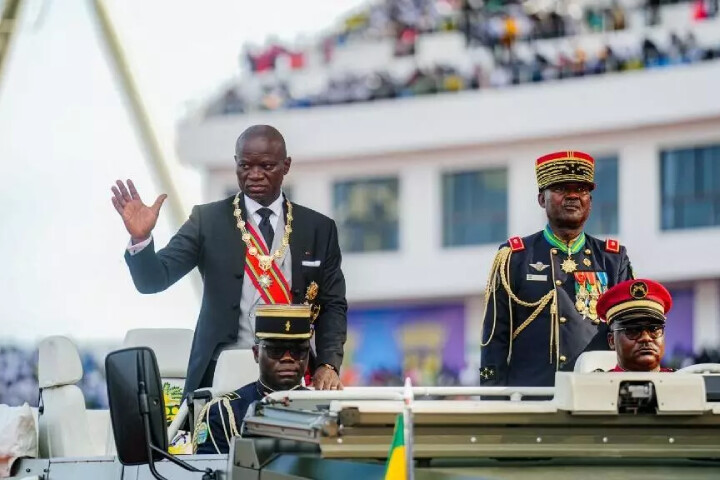 الطالبي العلمي يمثل جلالة الملك في حفل تنصيب الرئيس المنتخب لـ"الغابون" الطالبي العلمي يمثل جلالة الملك في حفل تنصيب الرئيس المنتخب لـ"الغابون"