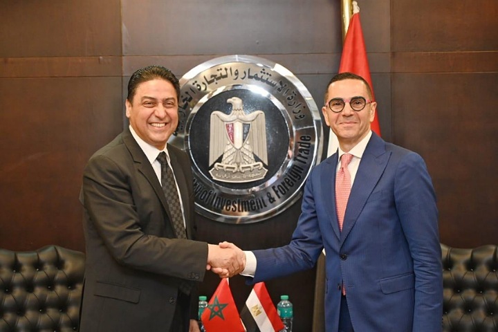 عمر حجيرة يبحث مع وزير الاستثمار المصري سبل تعزيز المبادلات التجارية بين البلدين عمر حجيرة يبحث مع وزير الاستثمار المصري سبل تعزيز المبادلات التجارية بين البلدين