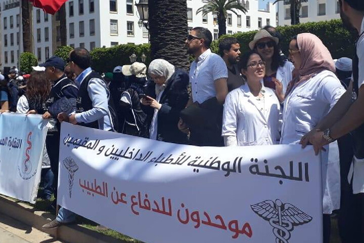 اتفاق مبدئي بين الأطباء الداخليين والمقيمين ووزارة الصحة ينهي الأزمة اتفاق مبدئي بين الأطباء الداخليين والمقيمين ووزارة الصحة ينهي الأزمة