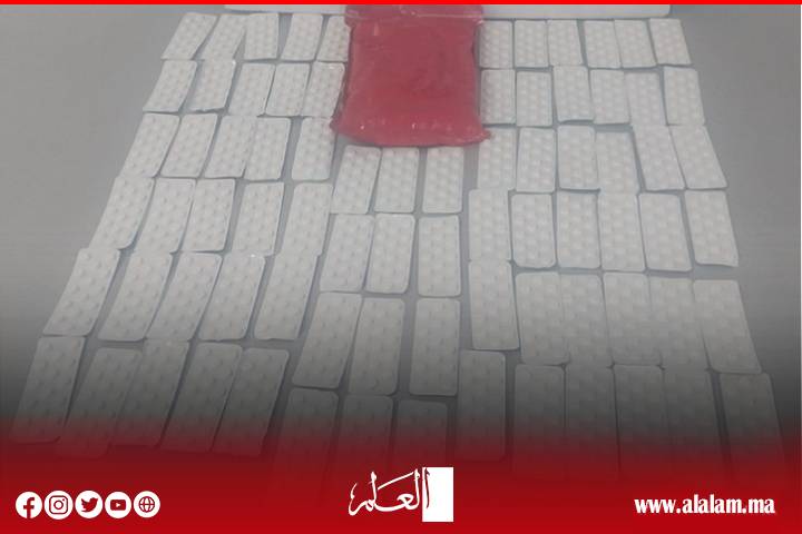 إيقاف شخصين يشتبه ارتباطهما بشبكة تنشط في الاتجار الدولي للأقراص المهلوسة وحجز 1170 قرص طبي مخدر إيقاف شخصين يشتبه ارتباطهما بشبكة تنشط في الاتجار الدولي للأقراص المهلوسة وحجز 1170 قرص طبي مخدر