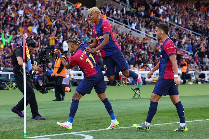 برشلونة يحسم الكلاسيكو لصالحه ويقترب أكثر من اللقب برشلونة يحسم الكلاسيكو لصالحه ويقترب أكثر من اللقب