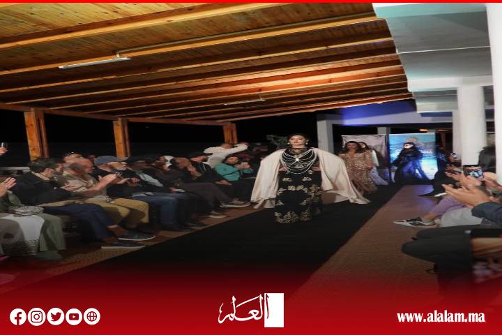 ألوان القفطان تزيّن ليالي الحسيمة السينمائية في عرض مبهر للأناقة المغربية ألوان القفطان تزيّن ليالي الحسيمة السينمائية في عرض مبهر للأناقة المغربية