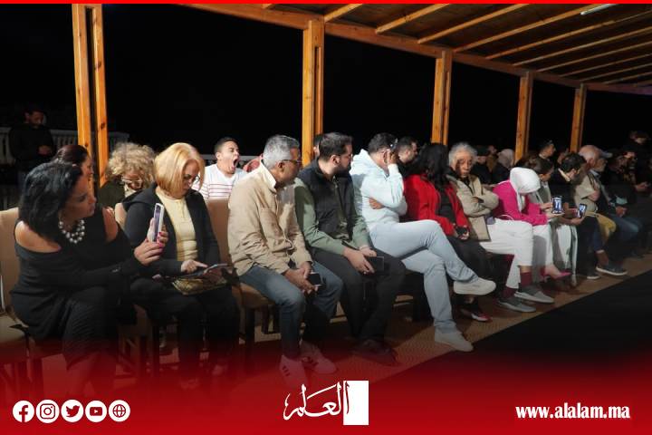 ألوان القفطان تزيّن ليالي الحسيمة السينمائية في عرض مبهر للأناقة المغربية ألوان القفطان تزيّن ليالي الحسيمة السينمائية في عرض مبهر للأناقة المغربية