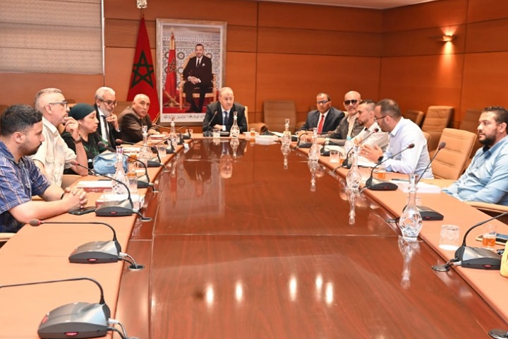 فريق الاتحاد العام بمجلس المستشارين يلتقي المكتب النقابي الجهوي للشركة الجهوية متعددة الخدمات بالدار البيضاء سطات فريق الاتحاد العام بمجلس المستشارين يلتقي المكتب النقابي الجهوي للشركة الجهوية متعددة الخدمات بالدار البيضاء سطات