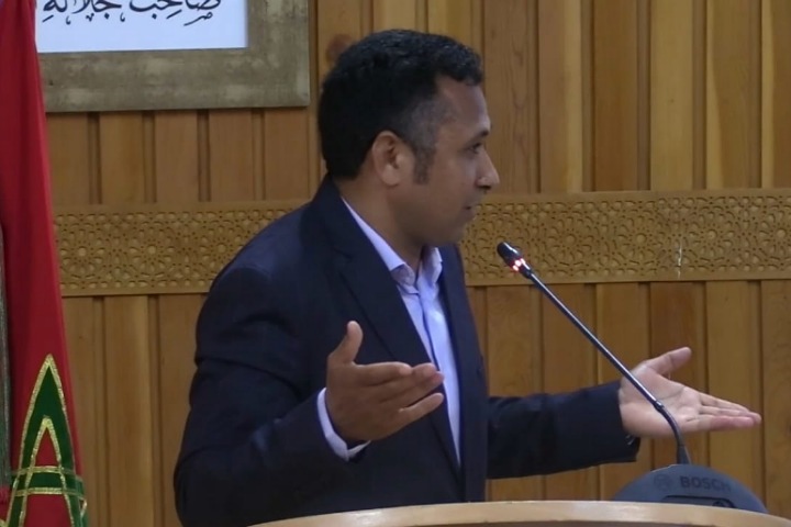 خريصي: الإنسان المعاصر أداة في يد نظام اقتصادي يوجهه للاستهلاك ويجعل وجوده استعراضيا خريصي: الإنسان المعاصر أداة في يد نظام اقتصادي يوجهه للاستهلاك ويجعل وجوده استعراضيا