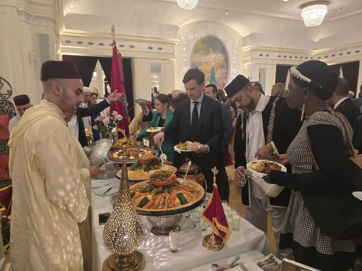 حصري من قلب بيرن.. السفارة المغربية تنقل نبض المملكة في يوم إفريقيا وتبرز حضور المغرب كفاعل قاري وديبلوماسي حصري من قلب بيرن.. السفارة المغربية تنقل نبض المملكة في يوم إفريقيا وتبرز حضور المغرب كفاعل قاري وديبلوماسي