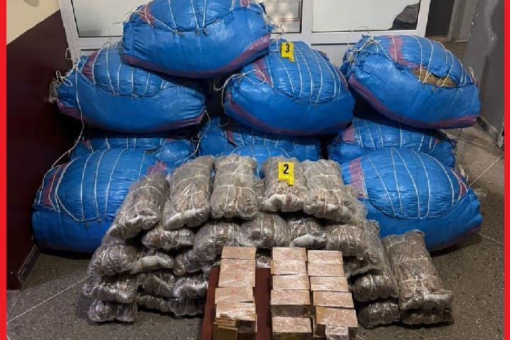 توقيف شخصين بأورير شمال أكادير وبحوزتهما كمية مهمة من المخدرات توقيف شخصين بأورير شمال أكادير وبحوزتهما كمية مهمة من المخدرات