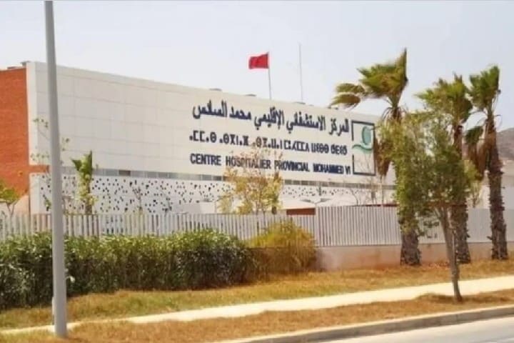 الحسيمة: مريض ينتحر داخل مستشفى محمد السادس بعد قفزه من الطابق الثالث الحسيمة: مريض ينتحر داخل مستشفى محمد السادس بعد قفزه من الطابق الثالث