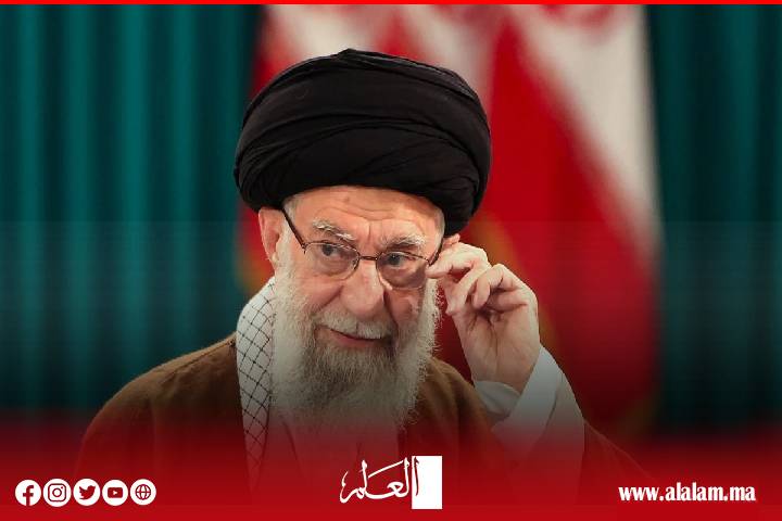 بعد عملية "الأسد الصاعد".. خامنئي يتوعّد إسرائيل بالعبرية: "مصيركم مرير ويدنا لن ترحم" بعد عملية "الأسد الصاعد".. خامنئي يتوعّد إسرائيل بالعبرية: "مصيركم مرير ويدنا لن ترحم"