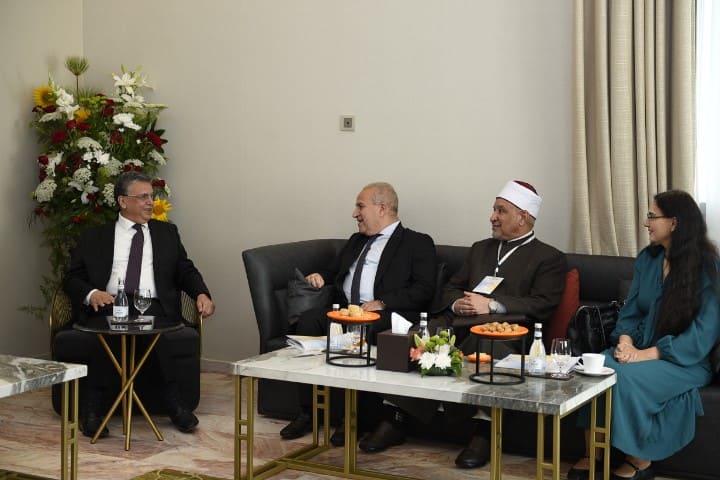 الأزهر الشريف يثمن ريادة المغرب في تقنين نظام الكد والسعاية ويدعو إلى تعزيز الإنصاف المالي بين الرجل و المرأة داخل الأسرة الأزهر الشريف يثمن ريادة المغرب في تقنين نظام الكد والسعاية ويدعو إلى تعزيز الإنصاف المالي بين الرجل و المرأة داخل الأسرة