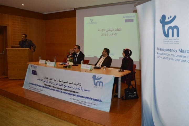 هيئات مدنية تنظم ندوة حول الرشوة بترانسبرانسي المغرب رغم رفض النقابة الوطنية للصحافة المغربية تمكينها من المقر هيئات مدنية تنظم ندوة حول الرشوة بترانسبرانسي المغرب رغم رفض النقابة الوطنية للصحافة المغربية تمكينها من المقر