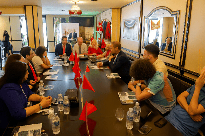 مغاربة العالم يعقدون ندوة حوارية بباريس حول الورش الملكي الخاص بالجالية مغاربة العالم يعقدون ندوة حوارية بباريس حول الورش الملكي الخاص بالجالية