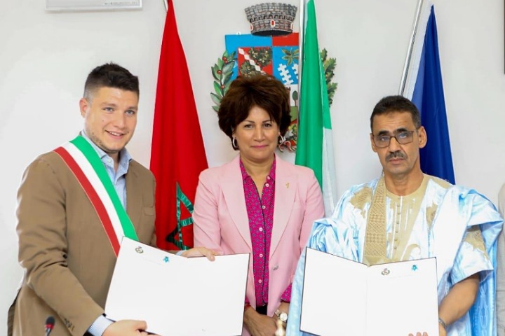 مدينتا أسا المغربية وطوانو الإيطالية توطدان علاقاتهما الثنائية باتفاقية صداقة مدينتا أسا المغربية وطوانو الإيطالية توطدان علاقاتهما الثنائية باتفاقية صداقة