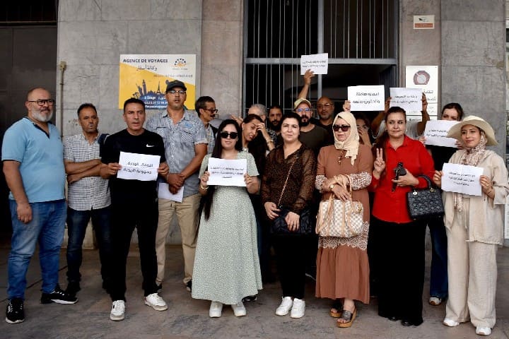 في وقفة احتجاجية.. مهنيو قطاع الصحافة يطالبون بتسريع تسوية الأجور ويتوعدون بالتصعيد في وقفة احتجاجية.. مهنيو قطاع الصحافة يطالبون بتسريع تسوية الأجور ويتوعدون بالتصعيد