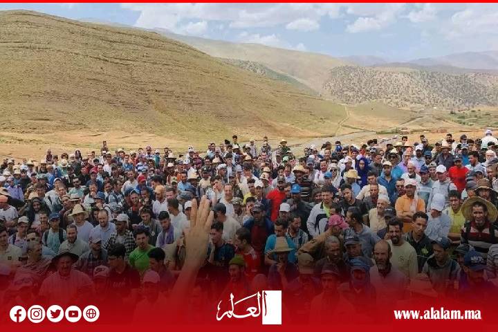 عامل أزيلال يستقبل مسيرة آيت بوكماز وهذا ماوعد به الساكنة.. عامل أزيلال يستقبل مسيرة آيت بوكماز وهذا ماوعد به الساكنة..