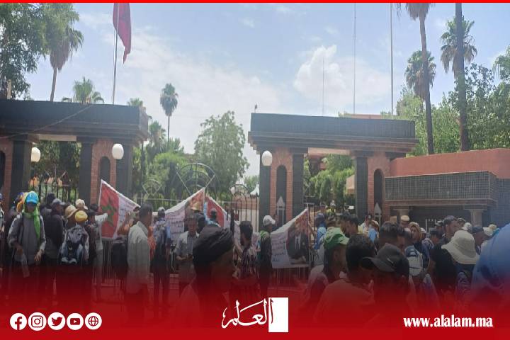 عامل أزيلال يستقبل مسيرة آيت بوكماز وهذا ماوعد به الساكنة.. عامل أزيلال يستقبل مسيرة آيت بوكماز وهذا ماوعد به الساكنة..