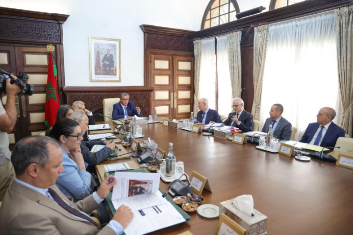 "أخنوش" يترأس اجتماع اللجنة البين وزارية المكلفة ببرنامج إعادة البناء والتأهيل العام للمناطق المتضررة من زلزال الحوز "أخنوش" يترأس اجتماع اللجنة البين وزارية المكلفة ببرنامج إعادة البناء والتأهيل العام للمناطق المتضررة من زلزال الحوز