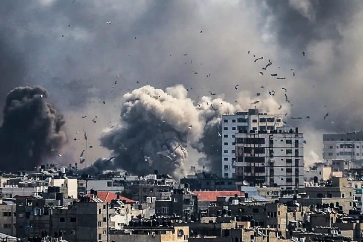 جيش الاحتلال الصهيوني يواصل مجازره ضد الفلسطينيين الأبرياء جيش الاحتلال الصهيوني يواصل مجازره ضد الفلسطينيين الأبرياء