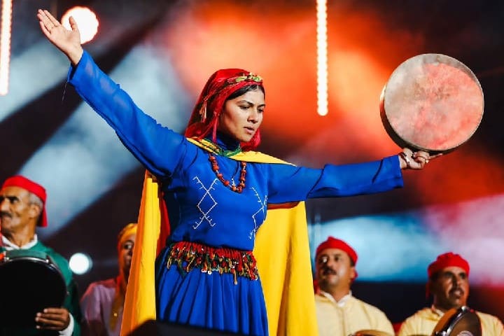 مهرجان إفران الدولي يفتتح نسخته السابعة بمزيج من الفن والتراث والرياضة وسط جمهور غفير مهرجان إفران الدولي يفتتح نسخته السابعة بمزيج من الفن والتراث والرياضة وسط جمهور غفير