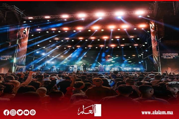 مهرجان إفران الدولي يوصل برنامجه المتنوع.. فنانون يبدعون في منصة التاج بحضور جماهيري قياسي مهرجان إفران الدولي يوصل برنامجه المتنوع.. فنانون يبدعون في منصة التاج بحضور جماهيري قياسي
