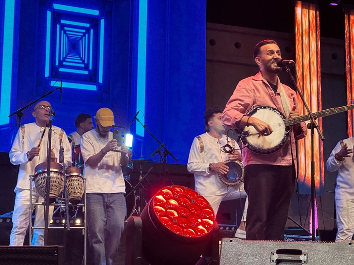 "العربي إمغران" وفنانون آخرون يلهبون منصة ملتقى المهاجر بزاكورة "العربي إمغران" وفنانون آخرون يلهبون منصة ملتقى المهاجر بزاكورة