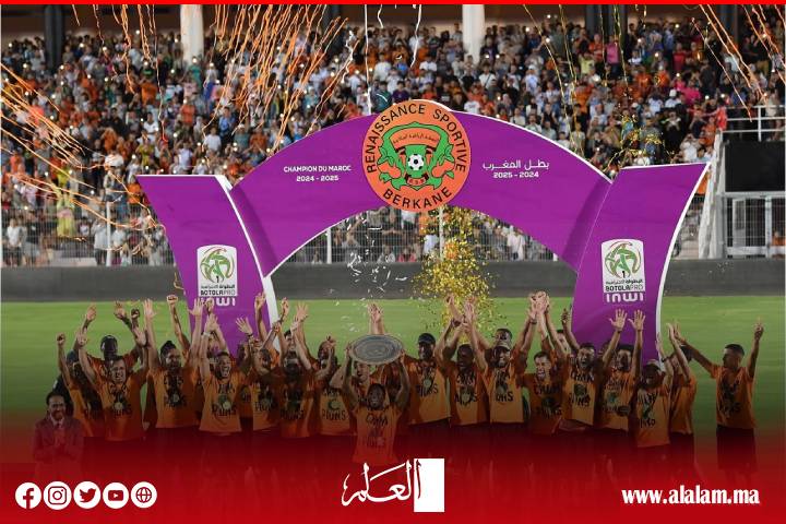في عرس رياضي ببركان.. فريق النهضة يرفع عاليا درع البطولة الوطنية الاحترافية بالملعب البلدي في عرس رياضي ببركان.. فريق النهضة يرفع عاليا درع البطولة الوطنية الاحترافية بالملعب البلدي