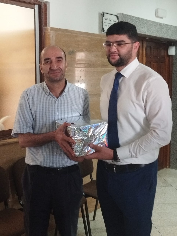 المحكمة الابتدائية بالحسيمة تكرم السيد خالد المنصوري بمناسبة انتقاله إلى محكمة الاستئناف المحكمة الابتدائية بالحسيمة تكرم السيد خالد المنصوري بمناسبة انتقاله إلى محكمة الاستئناف