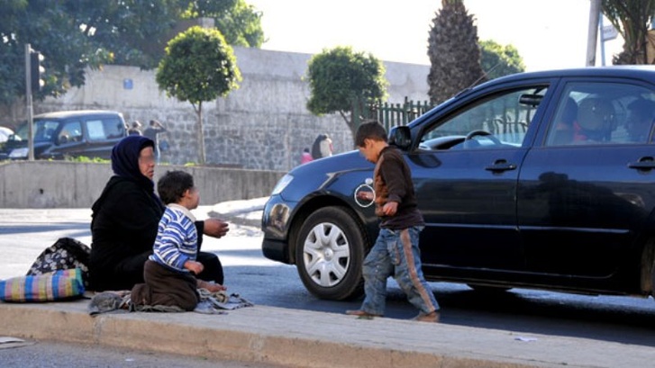 التسول الموسمي في الحسيمة.. وجه آخر لموسم الجود التسول الموسمي في الحسيمة.. وجه آخر لموسم الجود