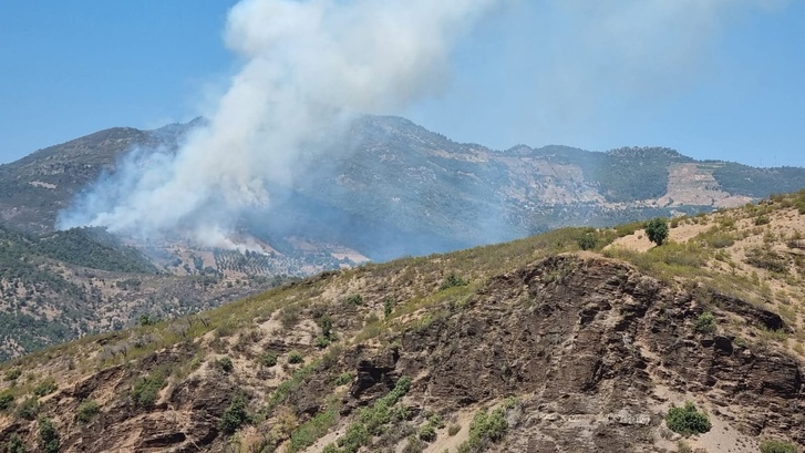 طائرات الإطفاء تسابق الزمن لإخماد حريق غابة تيقيت بين الحسيمة وشفشاون طائرات الإطفاء تسابق الزمن لإخماد حريق غابة تيقيت بين الحسيمة وشفشاون