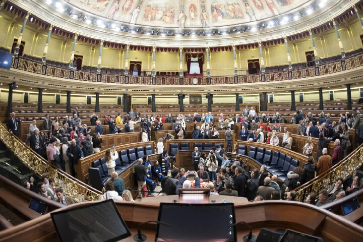 شهادات جامعية مزورة تهز المشهد السياسي في إسبانيا شهادات جامعية مزورة تهز المشهد السياسي في إسبانيا