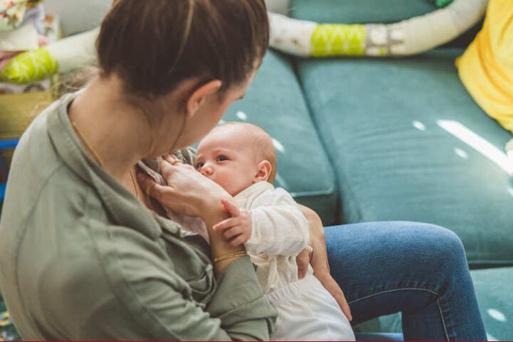 الصحة العالمية تحث على إدماج الرضاعة الطبيعية وحظر بدائل حليب الأم